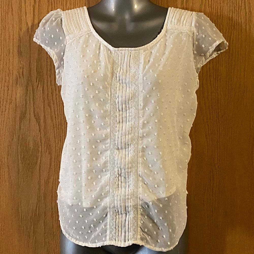 White LC Lauren Conrad Short Sleeved Shirt, size S. (S111)